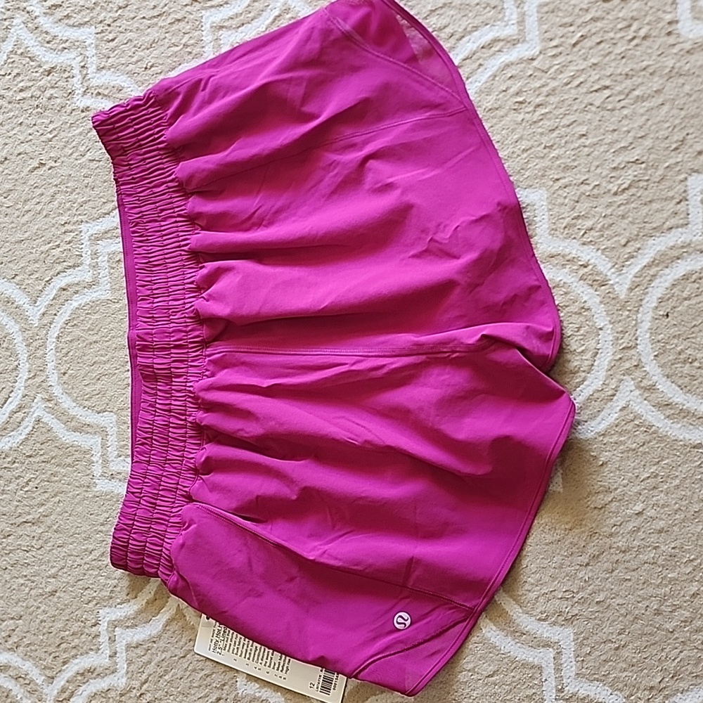 Lululemon Hotty Hot High-Rise Short 2.5" In Ripened Raspberry NWT - Picture 3 of 7